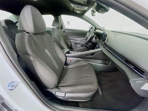 Used 2026 Hyundai Elantra SEL FWD image 30