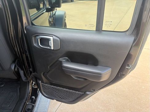 Used 2018 Jeep Wrangler Unlimited Sport S AWD/4WD image 36