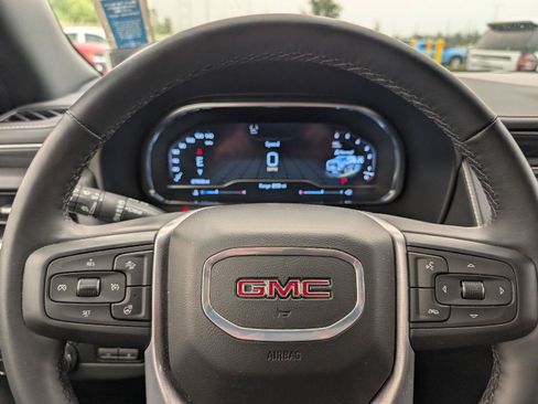 Used 2024 GMC Yukon SLT w/ SLT Luxury Package AWD/4WD image 14