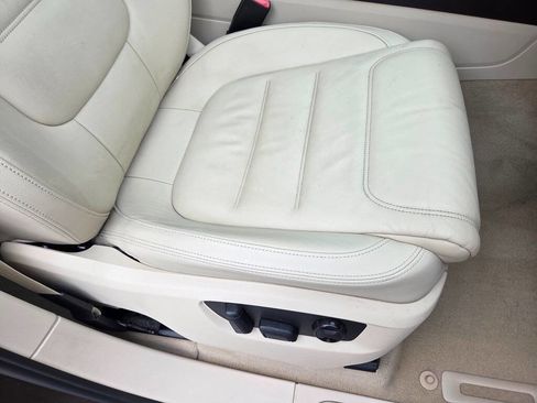 Used 2013 Volkswagen Touareg Executive AWD/4WD image 37