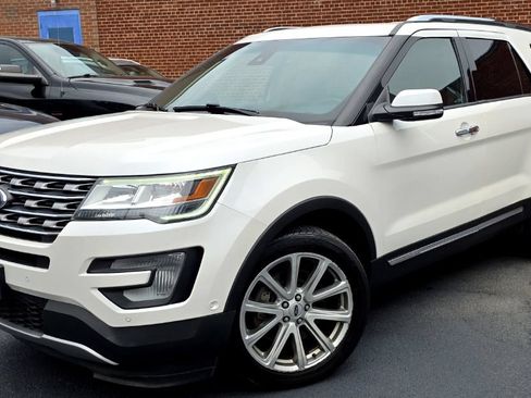 Used 2017 Ford Explorer Limited w/ Equipment Group 301A AWD/4WD image 4