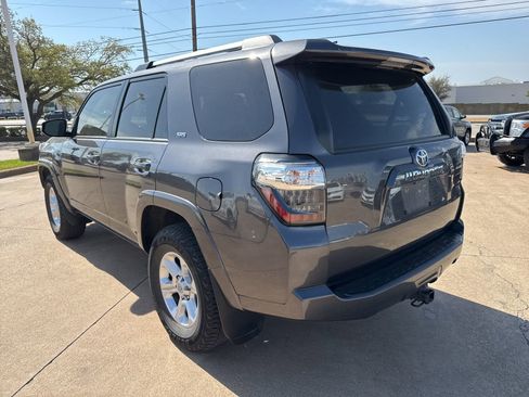 Used 2022 Toyota 4Runner SR5 Premium w/ Moonroof Package image 5