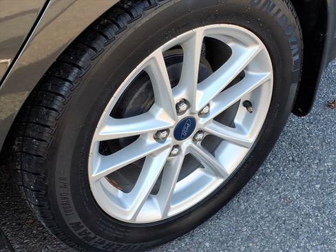 Used 2016 Ford Focus SE w/ Reverse Sensing Package image 11