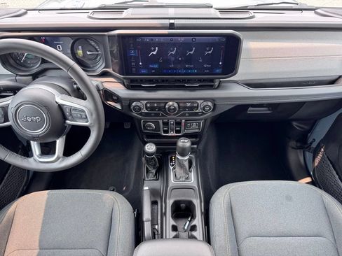 Used 2025 Jeep Wrangler Unlimited Sahara AWD/4WD image 11