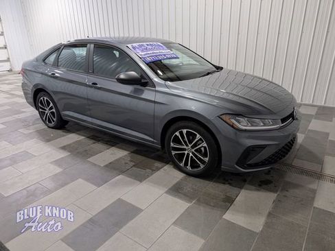 Used 2025 Volkswagen Jetta Sport FWD image 5