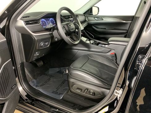 Used 2023 Jeep Grand Cherokee L Limited w/ Luxury Tech Group II AWD/4WD image 32
