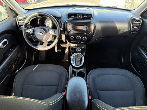 Used 2015 Kia Soul + image 17