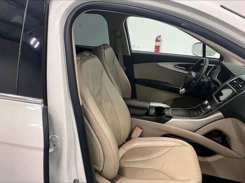 Used 2020 Lincoln Nautilus FWD w/ Equipment Group 101A image 7