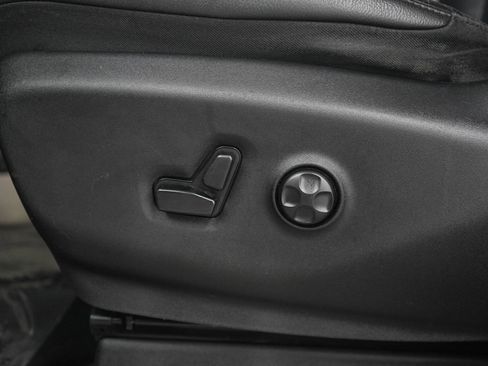 Used 2018 Chrysler Pacifica Touring-L FWD image 29