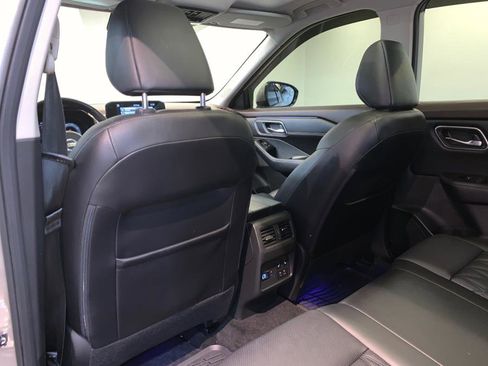 Used 2021 Nissan Rogue Platinum image 40