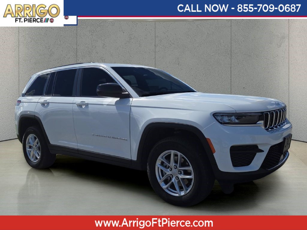 Used 2025 Jeep Grand Cherokee Laredo RWD image 1