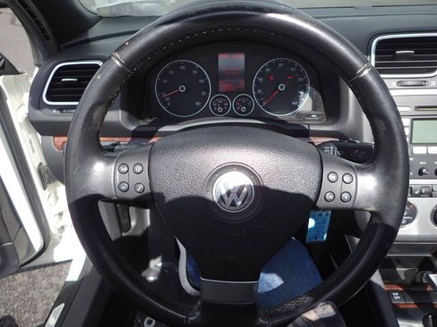 Used 2009 Volkswagen Eos Lux FWD image 19