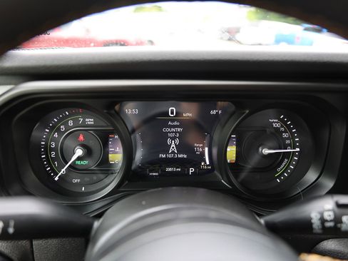 Used 2024 Jeep Wrangler Unlimited AWD/4WD image 42