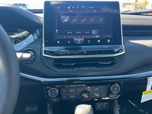 New 2026 Jeep Compass Latitude image 24