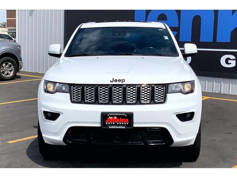 Used 2022 Jeep Grand Cherokee Laredo X AWD/4WD image 3
