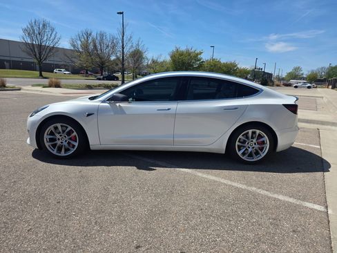 Used 2018 Tesla Model 3 Long Range image 4