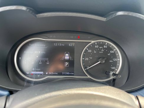 Used 2025 Nissan Versa SV FWD image 40