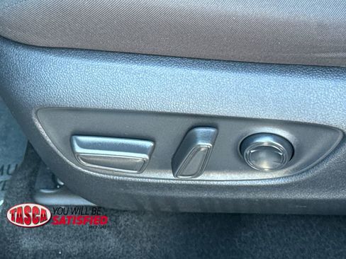 Used 2025 Toyota RAV4 XLE AWD/4WD image 47