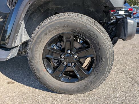 Used 2021 Jeep Wrangler Unlimited Sahara image 11