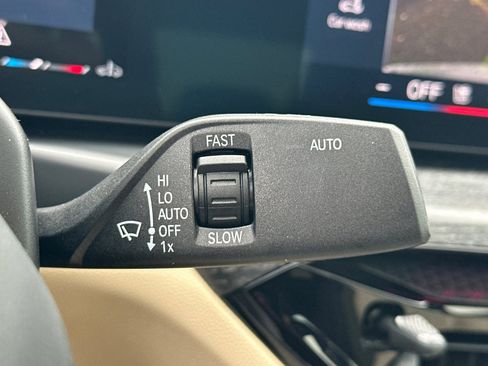 Used 2025 BMW 330i Sedan w/ Premium Package image 32