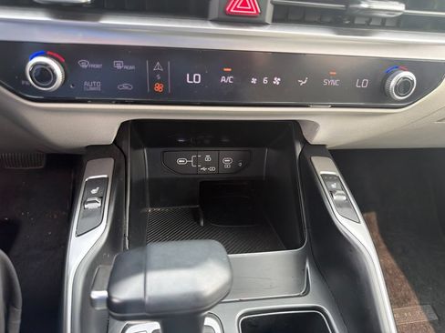 Certified 2024 Kia Sorento S w/ Panoramic Sunroof Package AWD/4WD image 15