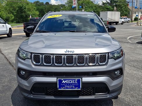 Used 2023 Jeep Compass Latitude AWD/4WD image 2
