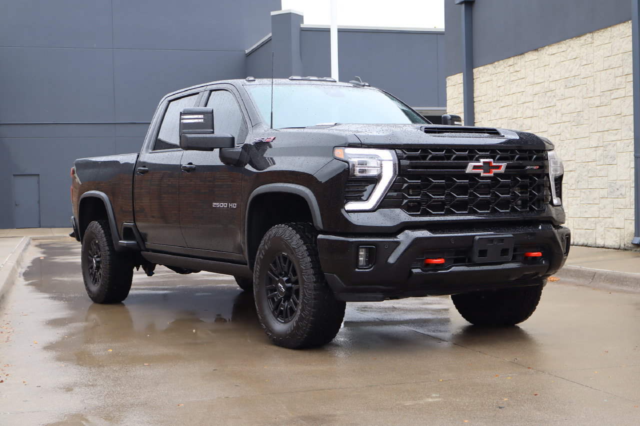 Used 2025 Chevrolet Silverado 2500 ZR2 w/ Technology Package AWD/4WD image 1