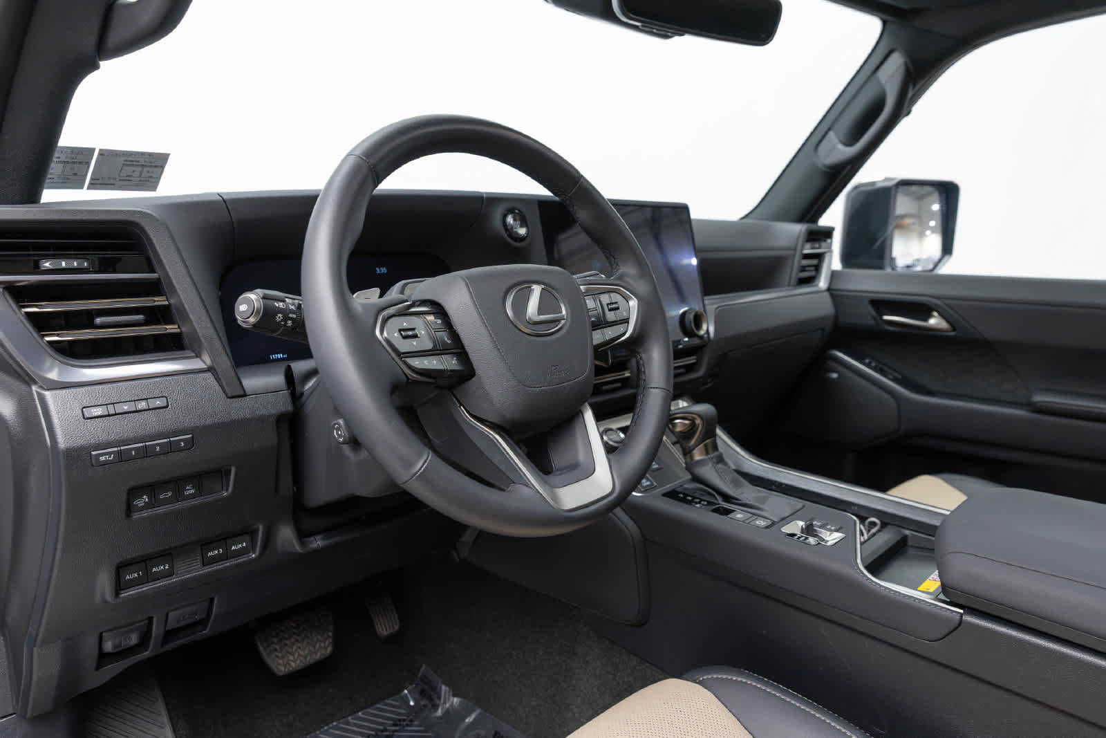 Used 2025 Lexus GX 550 AWD/4WD image 2
