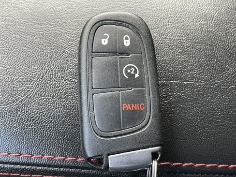 Used 2021 Jeep Cherokee Trailhawk AWD/4WD image 28