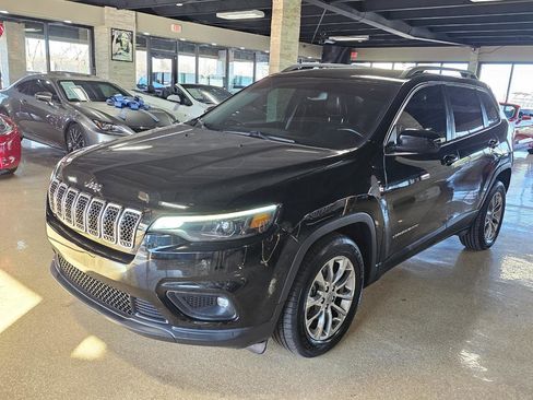 Used 2019 Jeep Cherokee Latitude Plus w/ Comfort/Convenience Group image 3