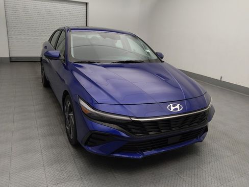 Used 2025 Hyundai Elantra SEL FWD image 14