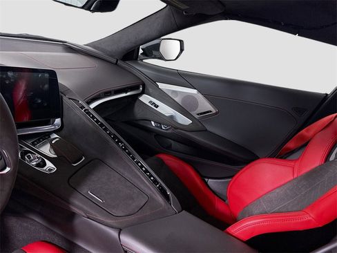 Used 2023 Chevrolet Corvette w/ Z51 Performance Package image 18