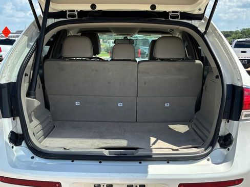 Used 2012 Lincoln MKX FWD image 6