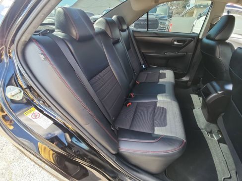 Used 2015 Toyota Camry SE image 26