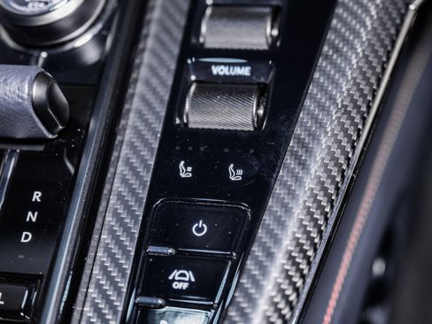 Used 2025 Aston Martin V8 Vantage Coupe image 32