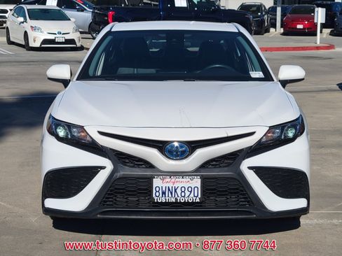 Certified 2021 Toyota Camry SE image 8