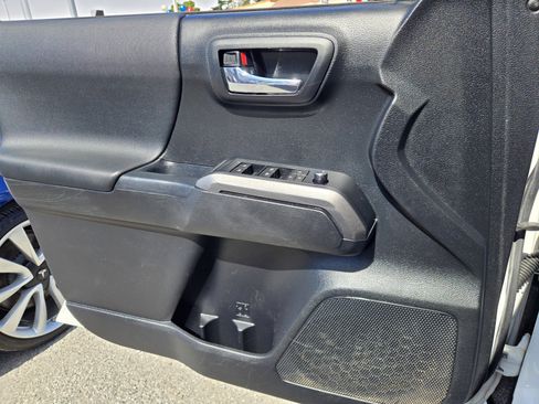 Used 2017 Toyota Tacoma TRD Sport w/ Tow Package RWD image 24