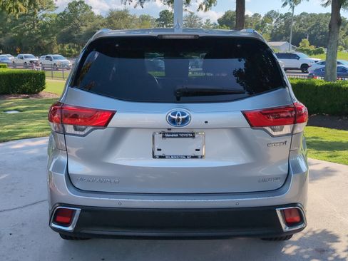 Used 2019 Toyota Highlander Limited Platinum AWD/4WD image 9
