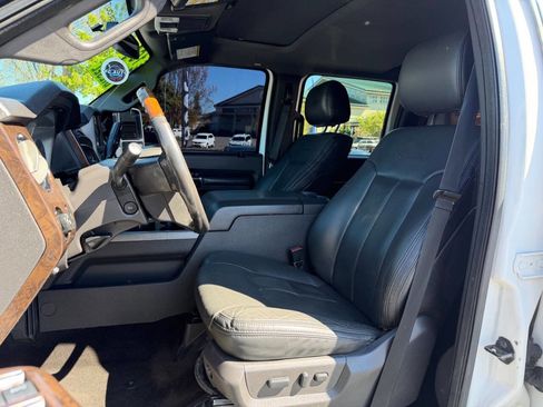 Used 2016 Ford F250 Platinum w/ Platinum Package image 8