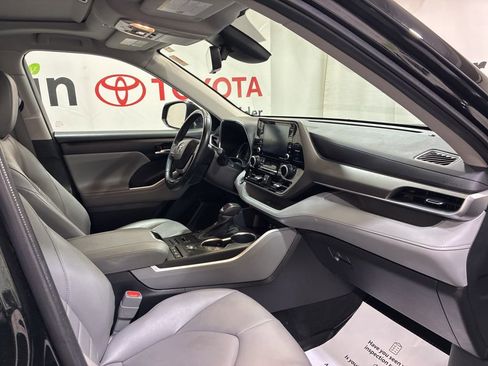 Used 2022 Toyota Highlander XLE image 13
