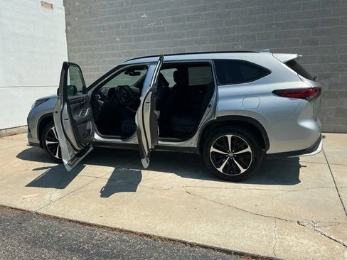 Used 2021 Toyota Highlander XSE AWD/4WD image 14
