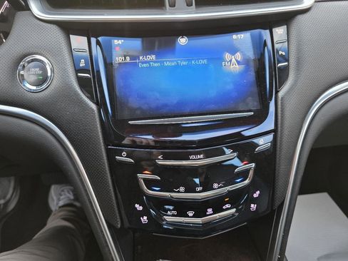 Used 2013 Cadillac XTS Luxury image 27