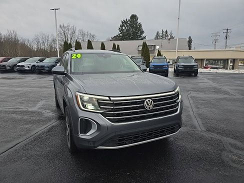 Used 2024 Volkswagen Atlas SE image 4