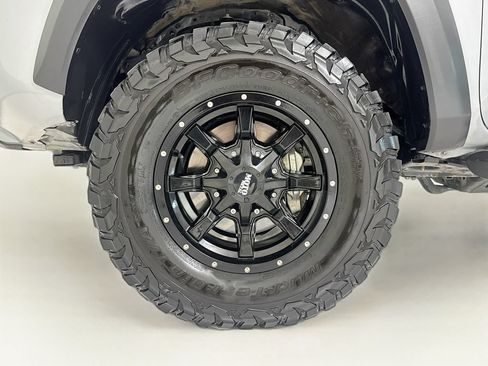 Used 2021 Toyota Tacoma TRD Off-Road w/ Technology Package AWD/4WD image 28