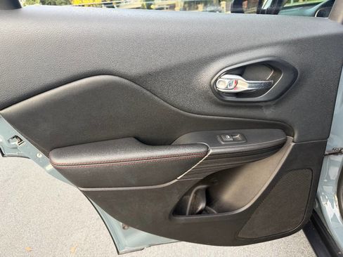 Used 2015 Jeep Cherokee Trailhawk w/ Comfort/Convenience Group image 19