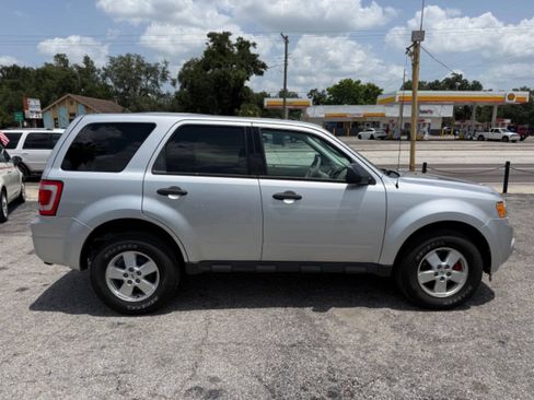 Used 2010 Ford Escape XLS AWD/4WD image 8