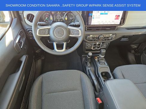 Used 2025 Jeep Wrangler Unlimited Sahara w/ Safety Group AWD/4WD image 11