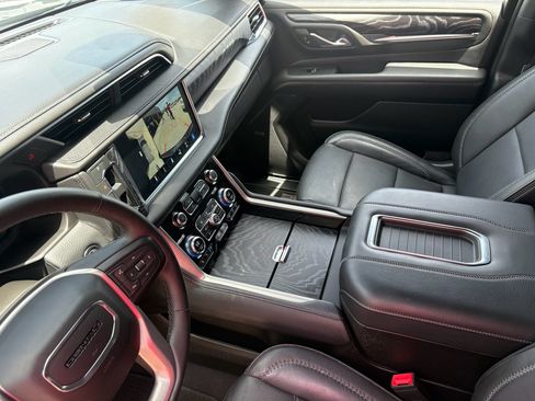 Used 2023 GMC Yukon Denali AWD/4WD image 18