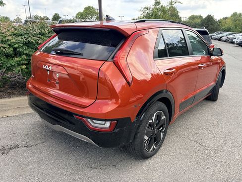 Used 2023 Kia Niro Wave w/ Wave Preserve Package FWD image 4
