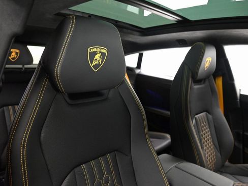 Used 2025 Lamborghini Urus SE AWD/4WD image 16